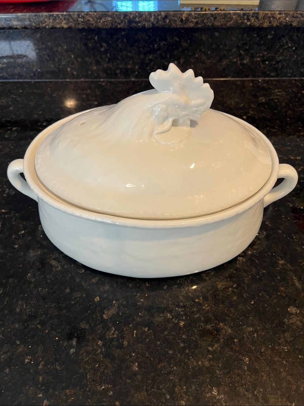 Williams Sonoma White Ceramic Covered Casserole with Leaf Knob